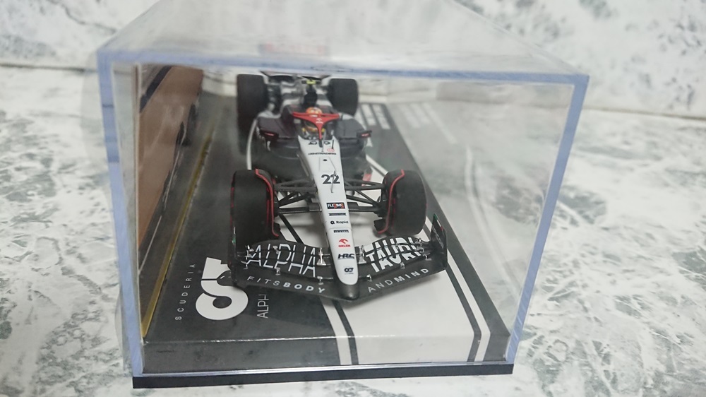 ミニチャンプス 1/43 スクーデリア アルファタウリ AT04 #22 イギリスGP F1 2023 角田裕毅 特注品_画像5