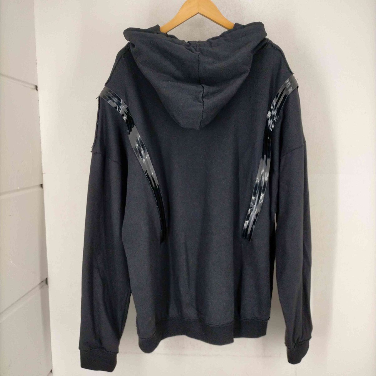 yoikadakada(ヨイカダカダ) Printed hoodie/Black エナメルテープジップデザ 中古 古着 0323_画像2