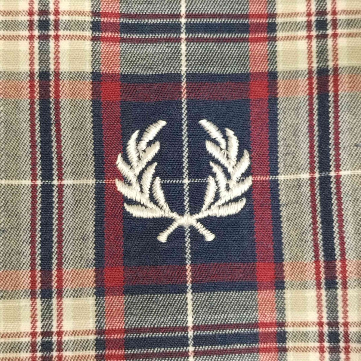 FRED PERRY(フレッドペリー) ロゴ刺繍 リバーシブル チェック マウンテンパーカー メンズ im 中古 古着 0603_画像6