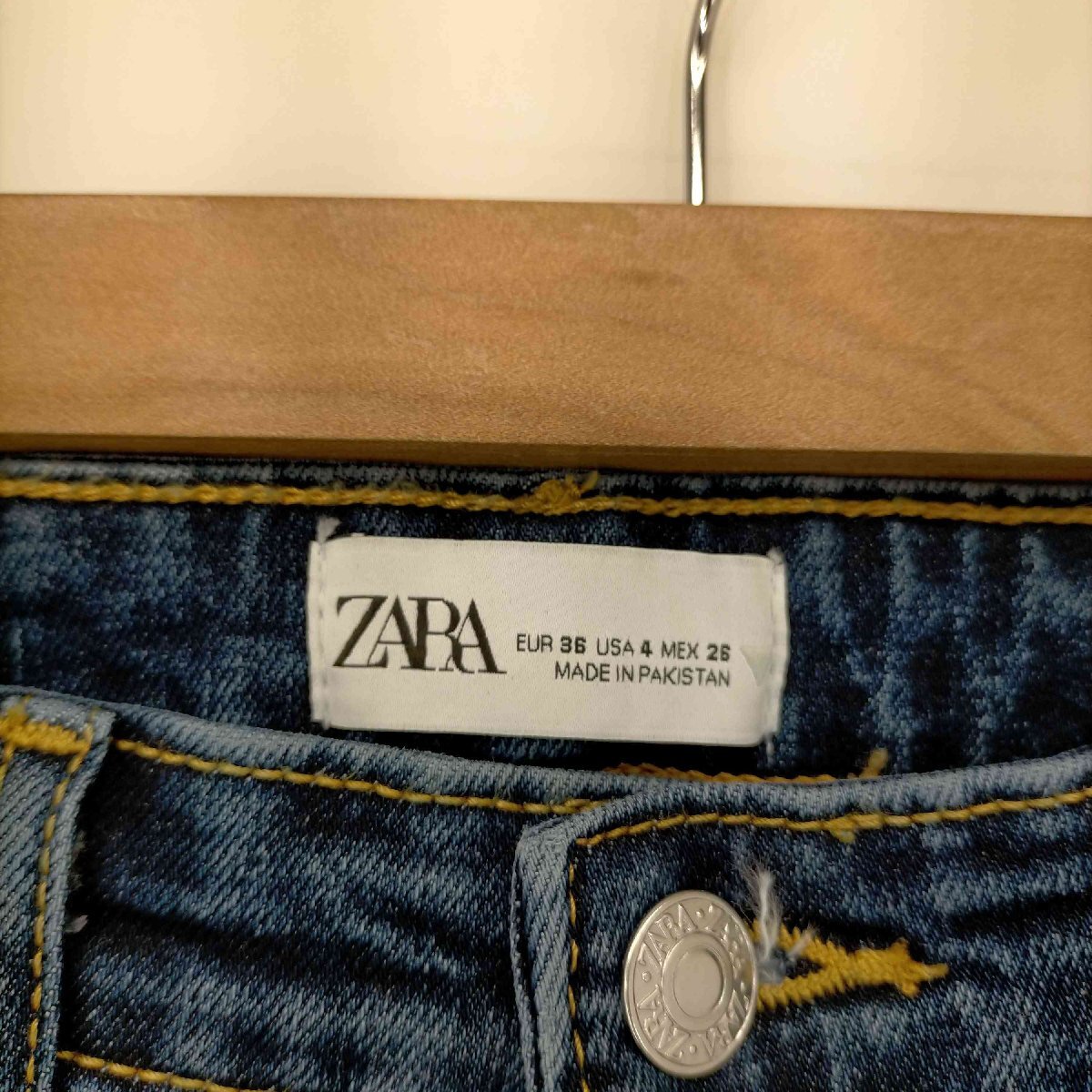 ZARA(ザラ) テーパードデニムパンツ レディース EUR：36 中古 古着 0930_画像6