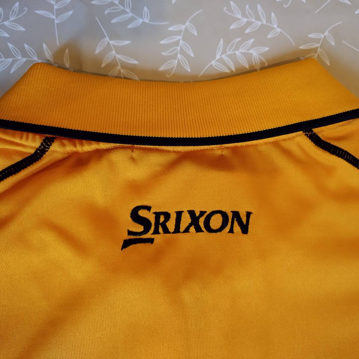 未使用品 プロ支給品モデル スリクソン 半袖シャツ サイズＬＬ ハーフジップ やや光沢オレンジ色 消臭 ドライ速乾薄手生地 の画像5