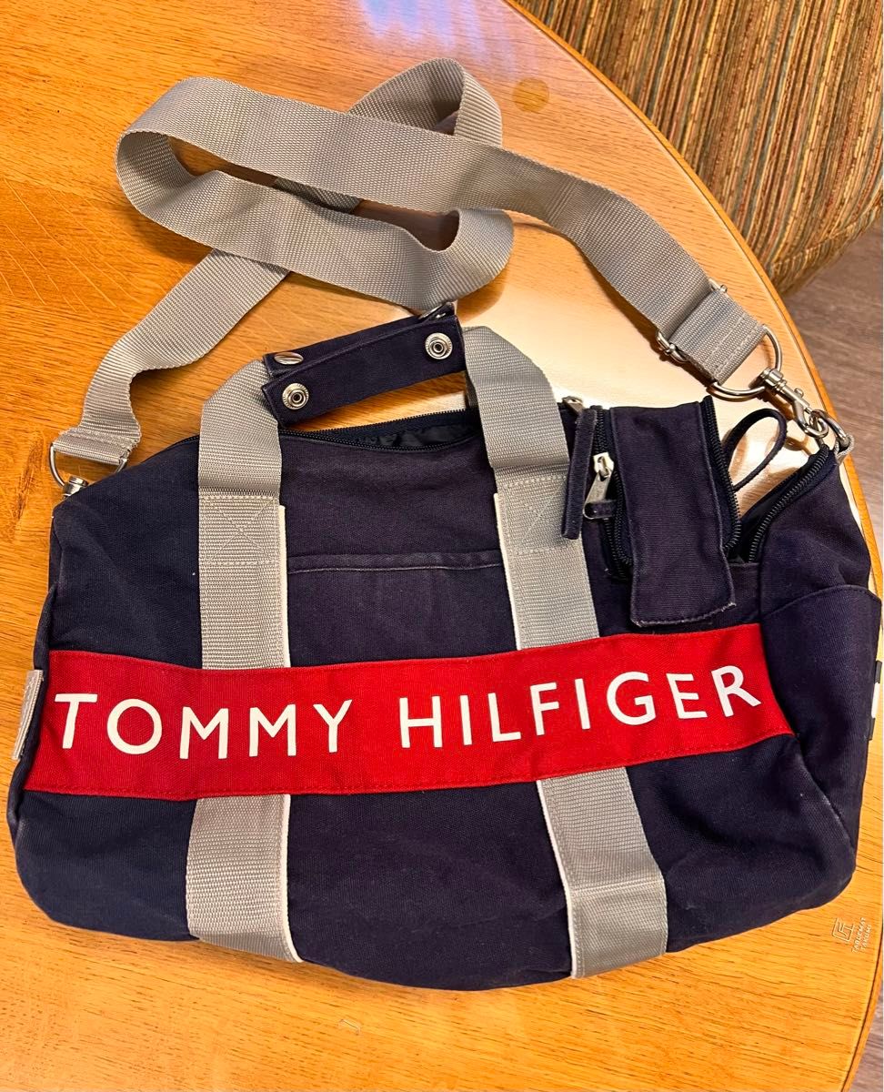 最終値下げ) 超美品 TOMMY HILFIGER ドラムバッグ ボストン 最終値下げ) 超美品 TOMMY HILFIGER ドラムバッグ ボストン