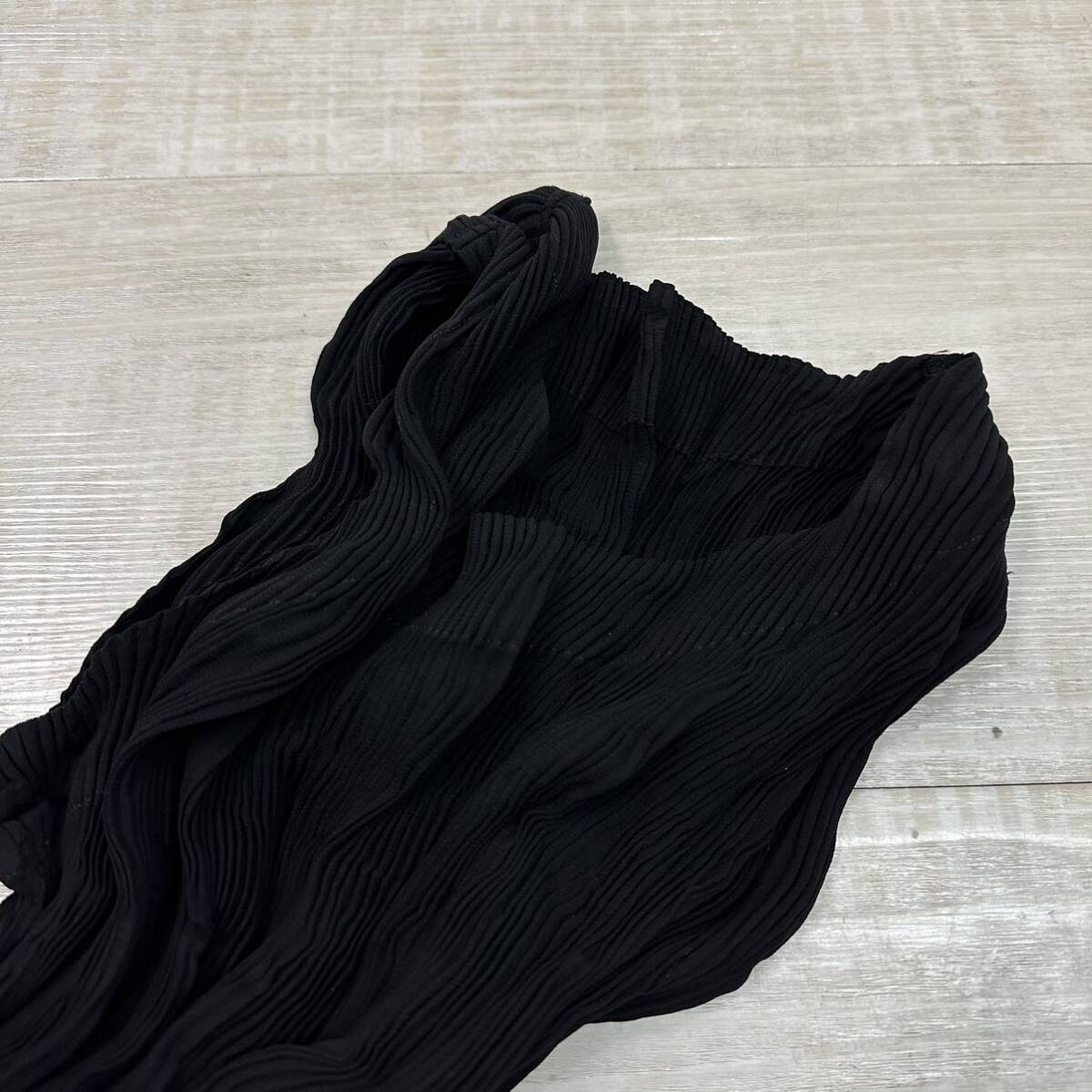 美品 ISSEY MIYAKE イッセイミヤケ 凸凹 プリーツ ノースリーブ ロング ワンピース ドレス 大人 MADE IN JAPAN 日本製 ブラック 系 size 2の画像8