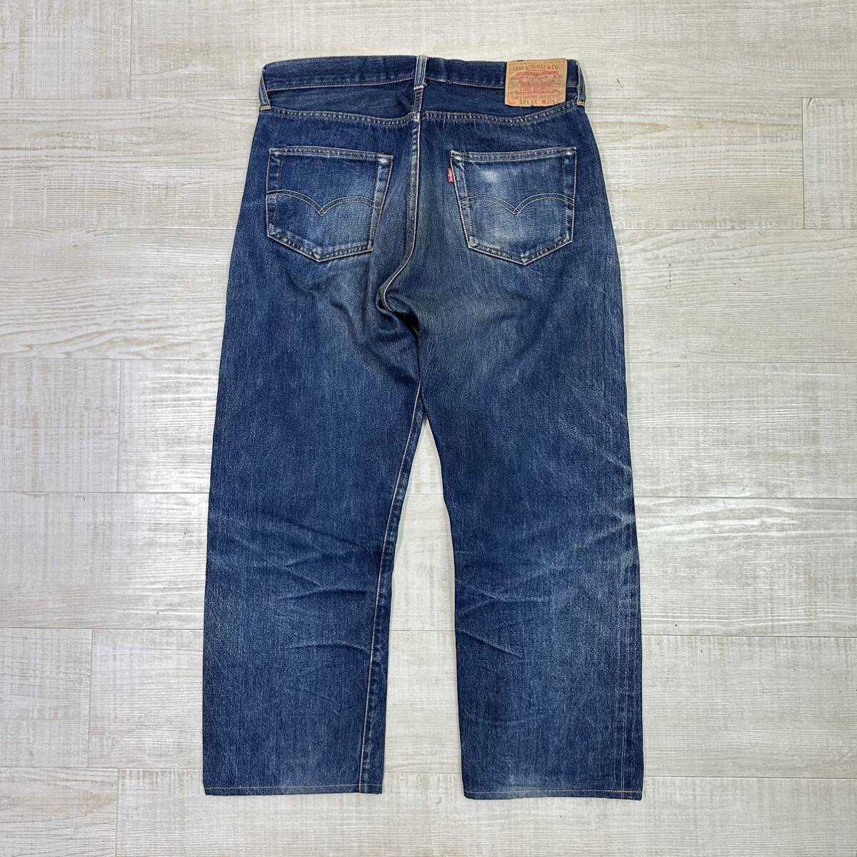 90s Vintage LEVI'S 501 xx 555 バレンシア工場 BIGE 赤耳 復刻 米国製 ヴィンテージ リーバイス 雰囲気抜群な色落ち デニム パンツ 36_画像2