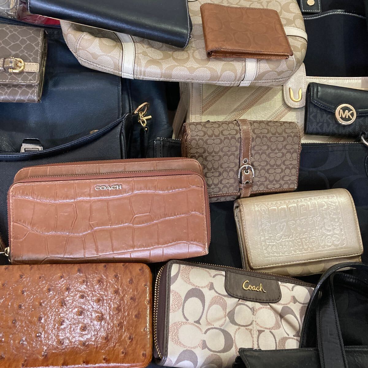 【送料込み65点以上】ブランドバッグ等まとめ売り　LOUIS VUITTON　 COACH　Burberry　CHANEL　GUCCI　GIVENCHY　YSL等 　基本鑑定済 _画像4