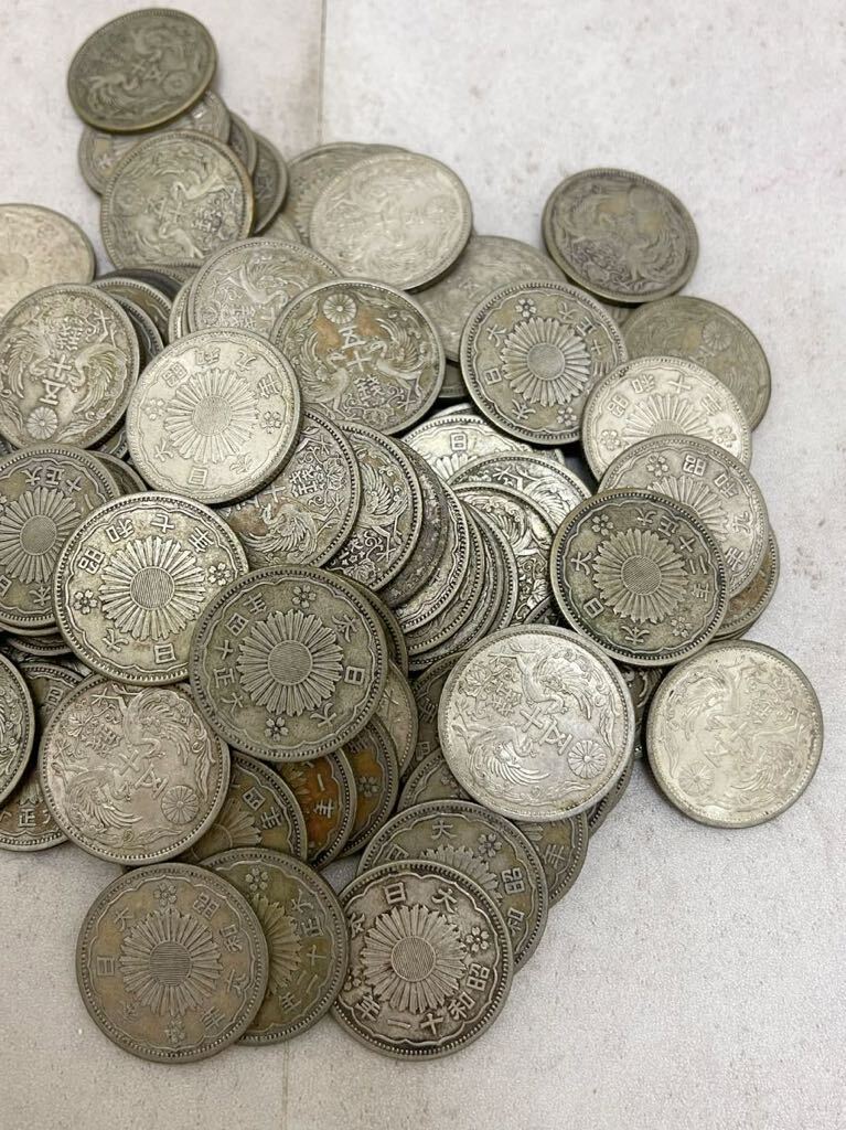 小型50銭銀貨 107枚 約526g おまとめ 鳳凰50銭銀貨 流通品 銀貨の画像3