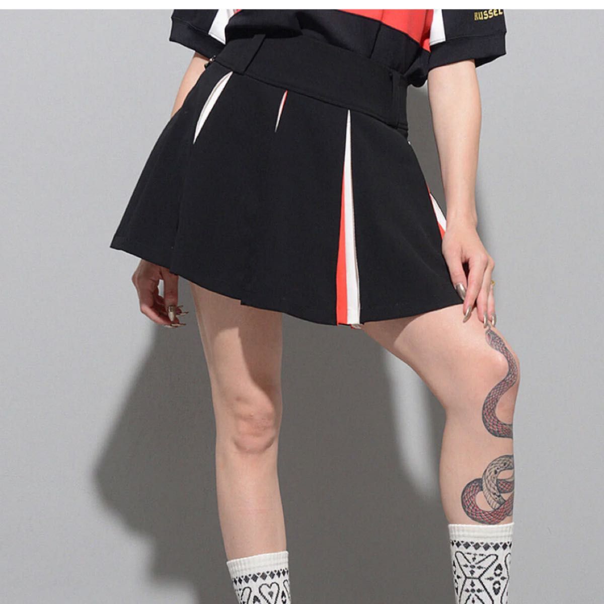 美品】RUSSELUNO ラッセルノ モックネック半袖シャツ×プリーツ 美品】RUSSELUNO ラッセルノ モックネック半袖シャツ×プリーツ