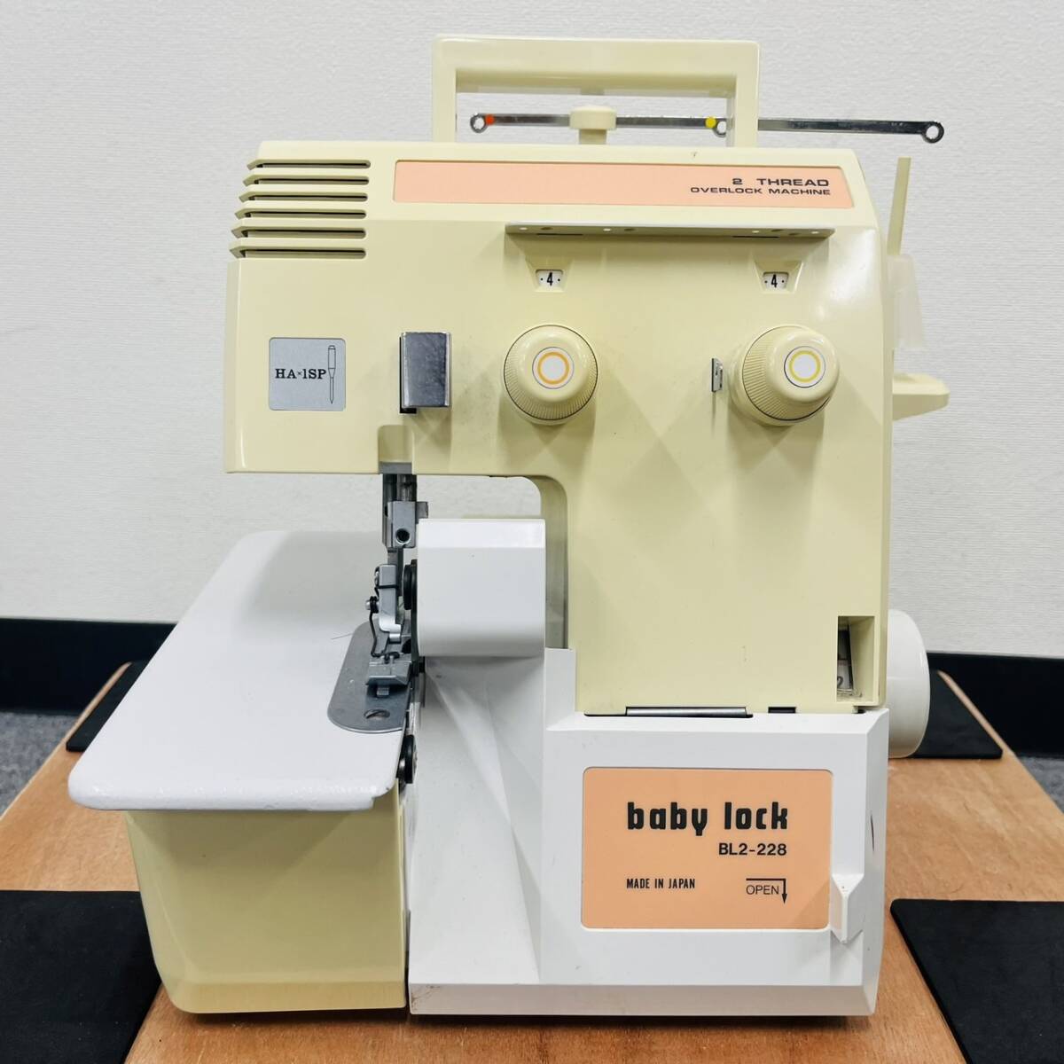 I236-Z14-209 JUKI ジューキ baby lock ベビーロック BL2-228 ロックミシン 本体 日本製 ハンドクラフト 裁縫 洋裁 手工芸 手芸 ミシン ②の画像1