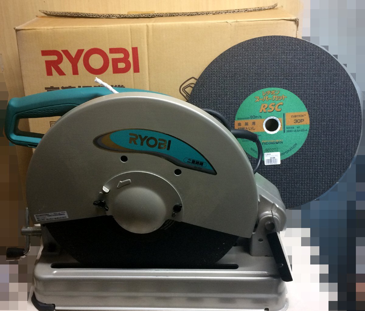 ☆激安！KYOCERA/RYOBI 355mm 高速切断機 C-3560(定価\28,600円税別) 替刃付属 100V 15A W502-580.D285.H640mm 15kg 06年製/数回使用□NMの画像2