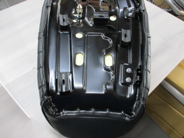 【3062】カワサキ Z1/Z2用 MRS製シート BANANAタイプ ベルト付き KZモデルにも対応（別途部品要）新品 箱入りの画像8