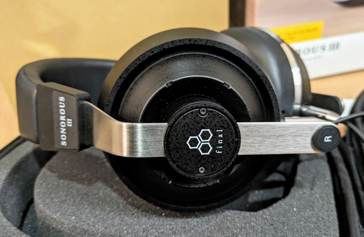 Yahoo!オークション - 美品 final SONOROUS III 純正ケース付き Yahoo!オークション - 美品 final SONOROUS III 純正ケース付き