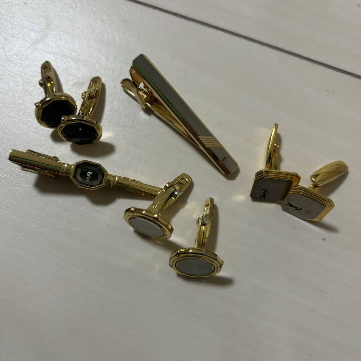 【超美品】イブサンローラン ネクタイピン カフスボタン まとめ 大量 ブランド アクセサリー 4の画像1