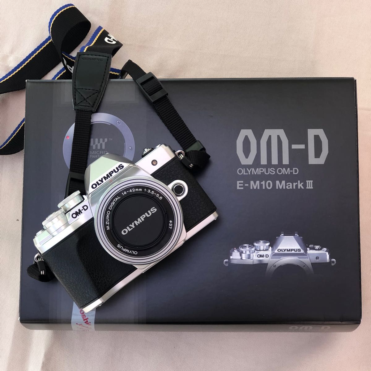 OLYMPUS OM-D E-M10 MarkⅢ EZダブルズームキット／販売店保証／予備純正バッテリー、SDカード等おまけ付