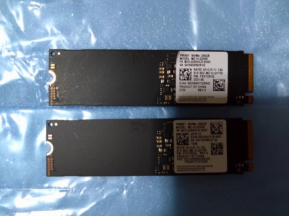 GW中も発送！【送料無料】Samsung NVMe SSD 256GB 2枚セット MZ-VLQ2560 正常品 使用時間2320時間/3293時間_画像1