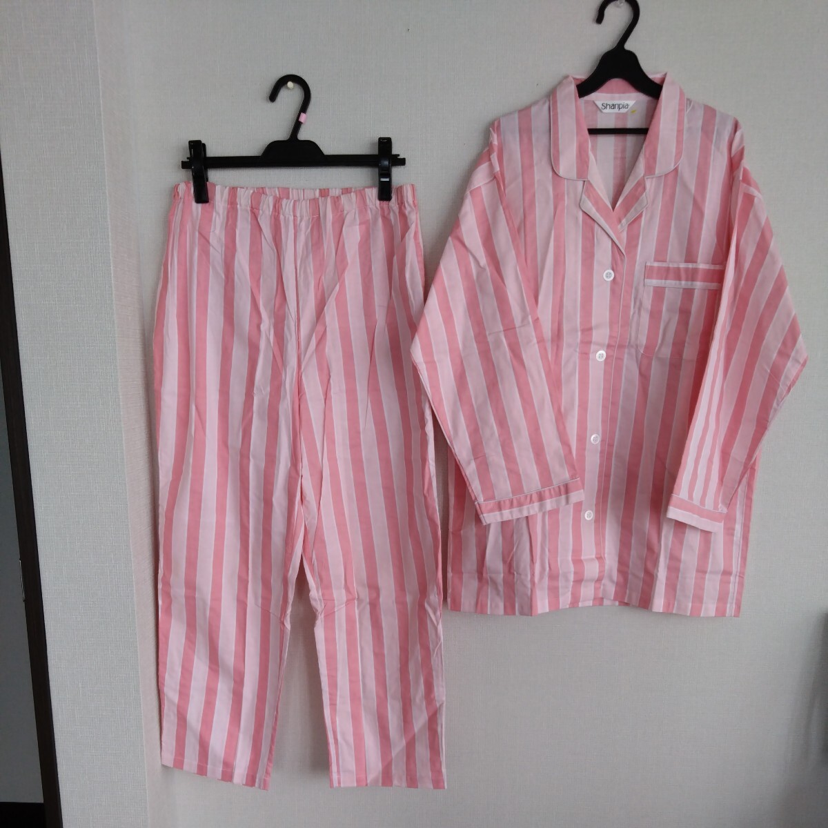 新品　パジャマ☆ピンク濃淡&白☆爽やか、可愛いシンプルなデザイン☆サイズL、ゆったりサイズです。LLの方にも。☆洗い替え、普段使いに。_ピンク濃淡&白のシンプルなパジャマ