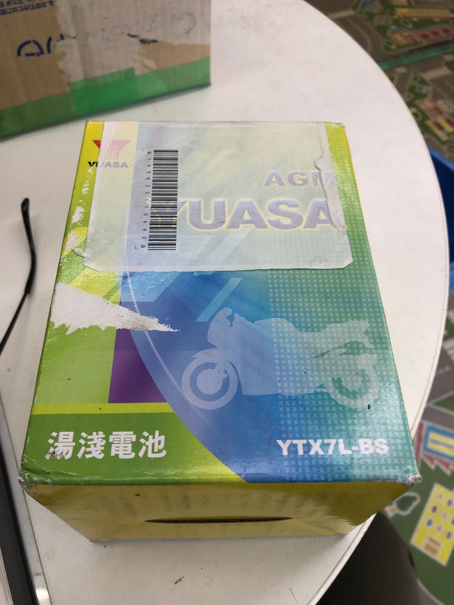台湾ユアサバッテリーです　包装は開けていますが　サイズを間違えて購入した事に気づき未使用です