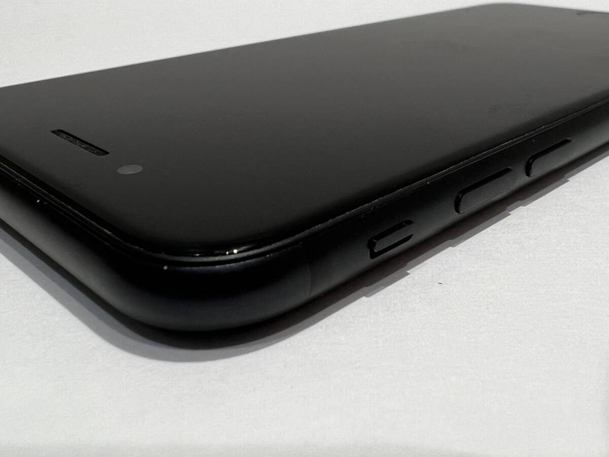 【OMO227YB】Apple アップル iPhoneSE アイフォンSE 第2世代 ブラック 128GB MXD02J/A 判定〇 バッテリー最大容量77% 本体のみ 中古の画像4