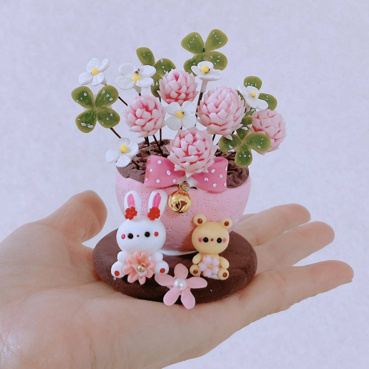 ... ... Chan * resin clay * clay ** present * pink. white tab ksa* ornament * clover 