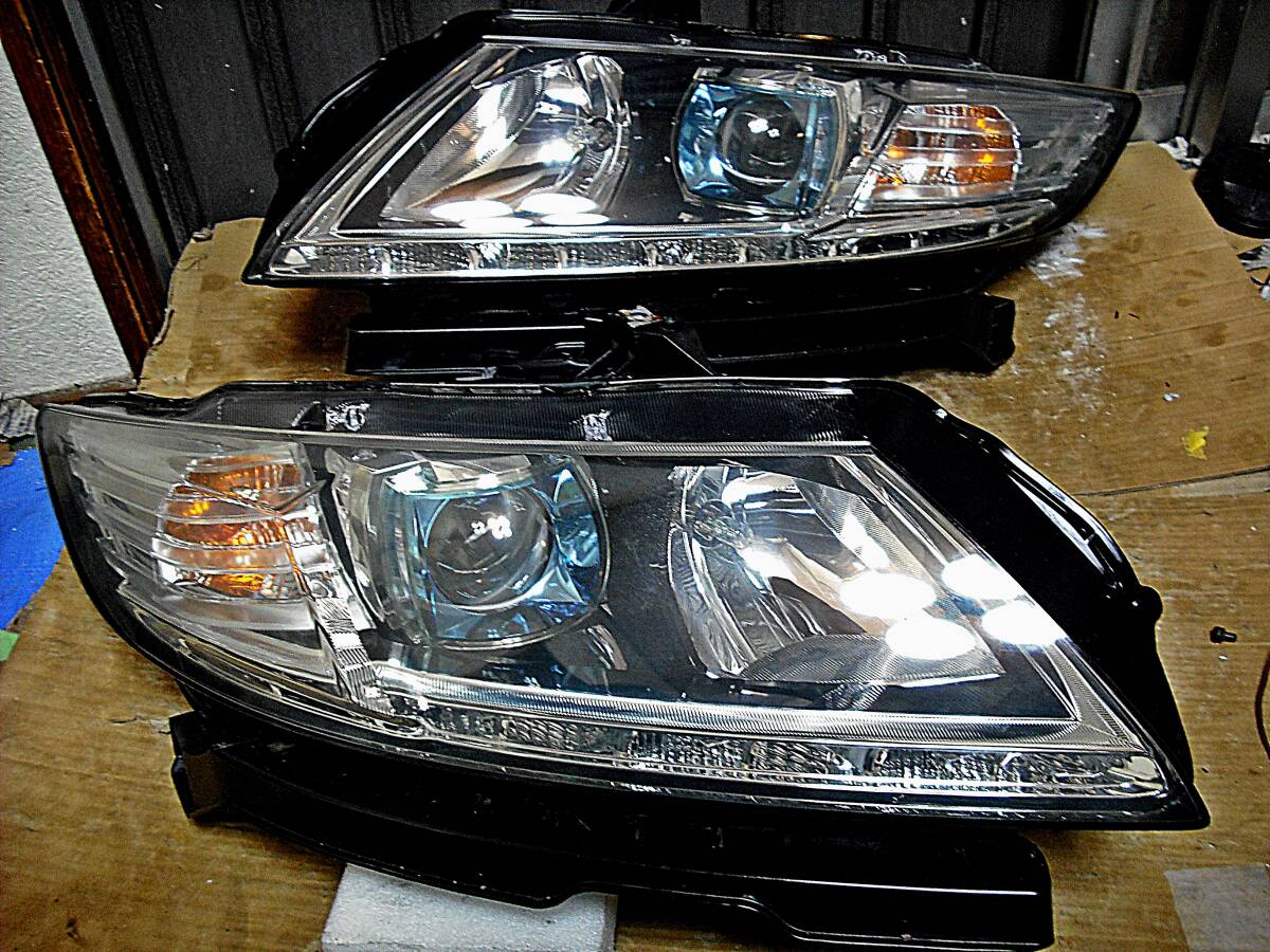 ホンダ純正 CR-Z ZF1 ZF2 HID LED キセノンヘッドライト 左右 HID KOITO 100-22010の画像1