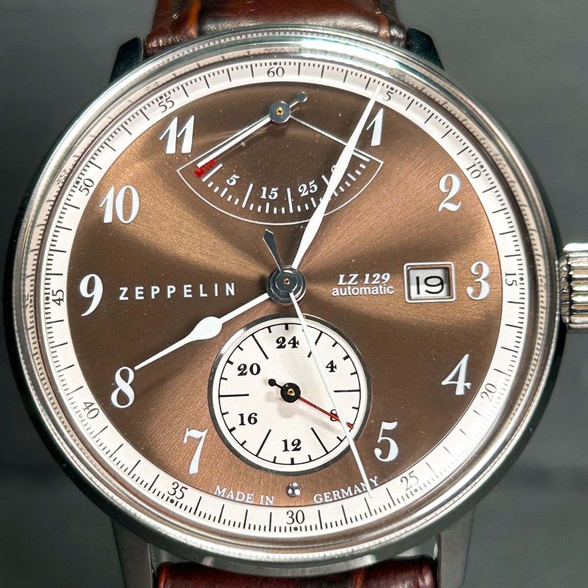 美品 ZEPPELIN ツェッペリン ヒンデンブルグ 7060-5 ドイツ製 腕時計 機械式 自動巻き アナログ 3針 カレンダー レザーベルト 動作確認済み_画像3