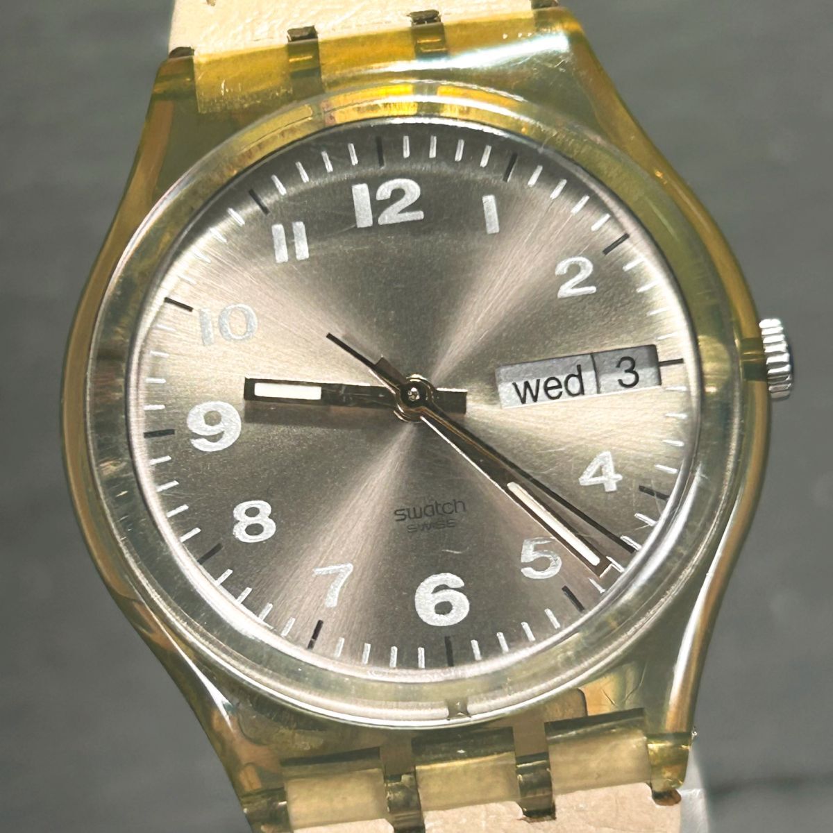 SWATCH スウォッチ AG2000 腕時計 クオーツ アナログ レザーベルト 3針 デイデイトカレンダー スケルトン クリアケース シルバー 男女兼用の画像1