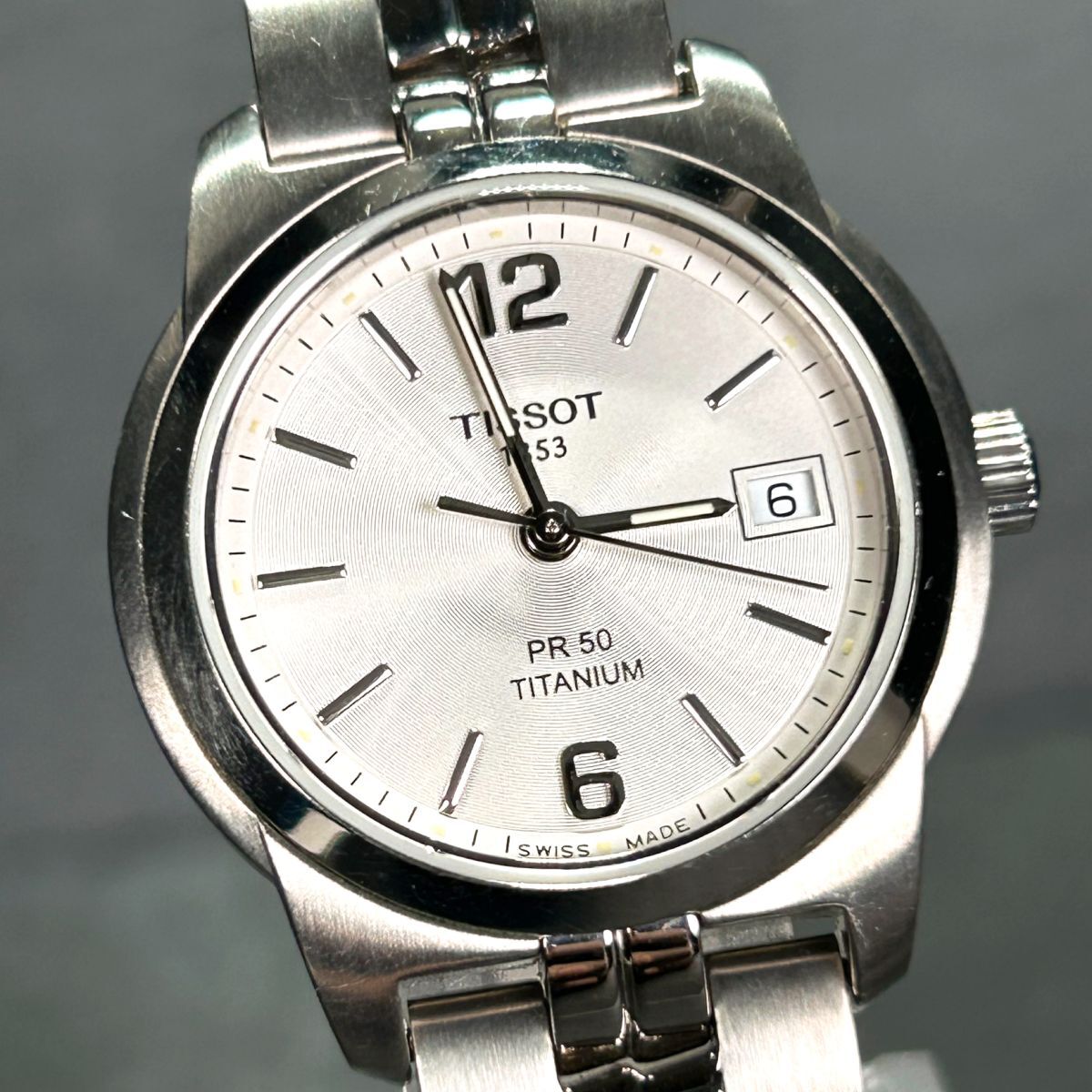 美品 TISSOT ティソ PR 50 J336/438T チタニウム 腕時計 クオーツ アナログ 3針 カレンダー シルバー文字盤 新品電池交換済み 動作確認済みの画像1