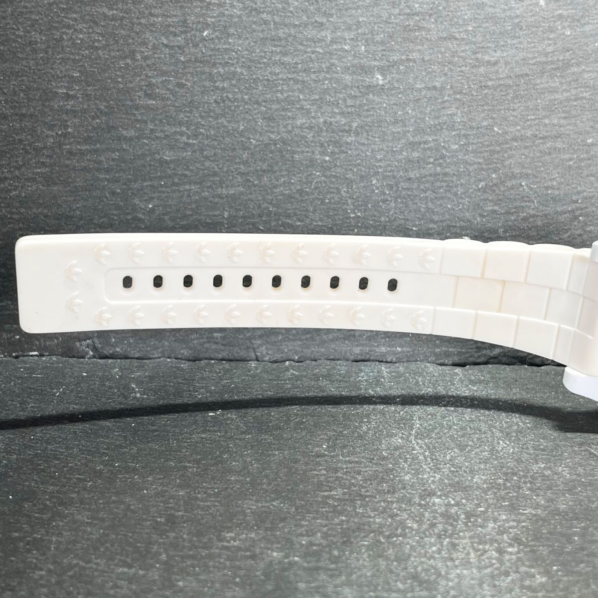 adidas アディダス Stockholm ストックホルム ADH2670 ユニセックス 腕時計 アナログ クオーツ デイト ホワイト文字盤 新品電池交換済みの画像8