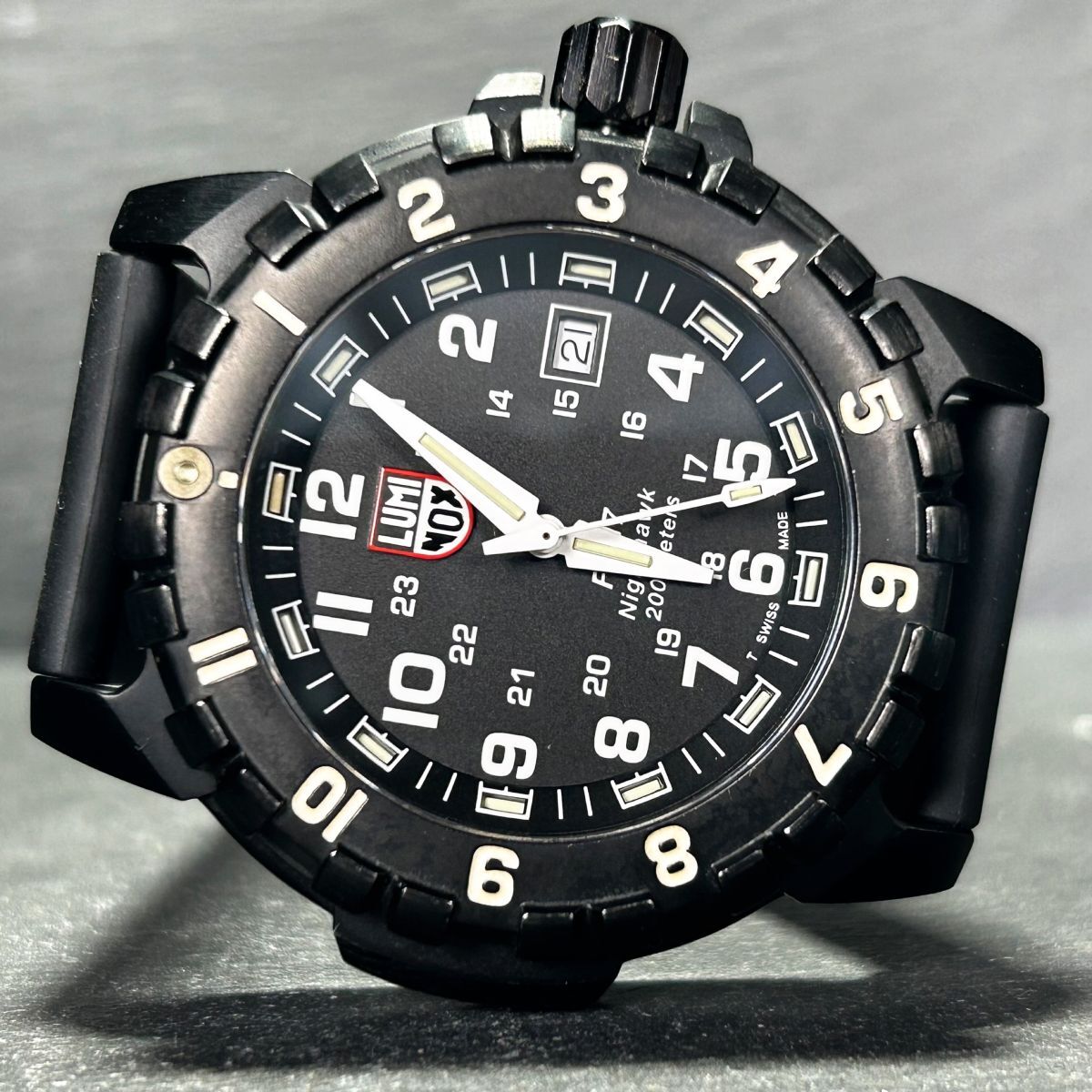 美品 LUMINOX ルミノックス F-117 NIGHTHAWK ナイトホーク 6400-200 腕時計 クオーツ アナログ カレンダー 回転ベゼル メンズ 動作確認済みの画像4