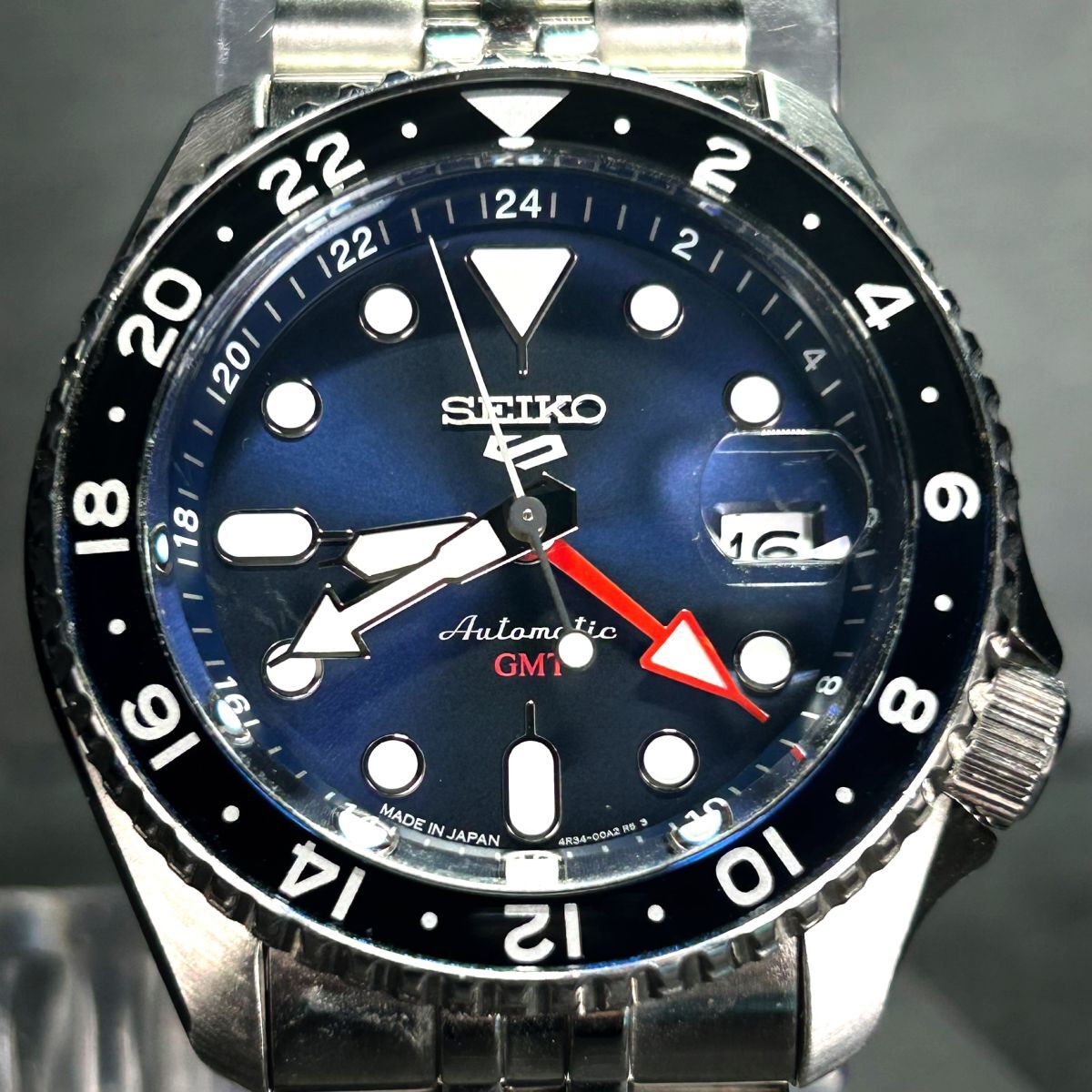 流通限定モデル 美品 EIKO セイコー セイコー5 スポーツ GMT SBSC003 腕時計 自動巻き メカニカル アナログ シースルーバック 回転ベゼルの画像3