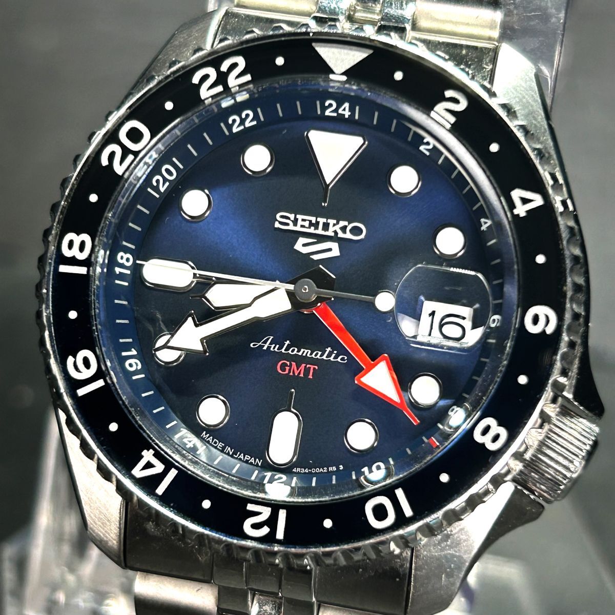 流通限定モデル 美品 EIKO セイコー セイコー5 スポーツ GMT SBSC003 腕時計 自動巻き メカニカル アナログ シースルーバック 回転ベゼルの画像2