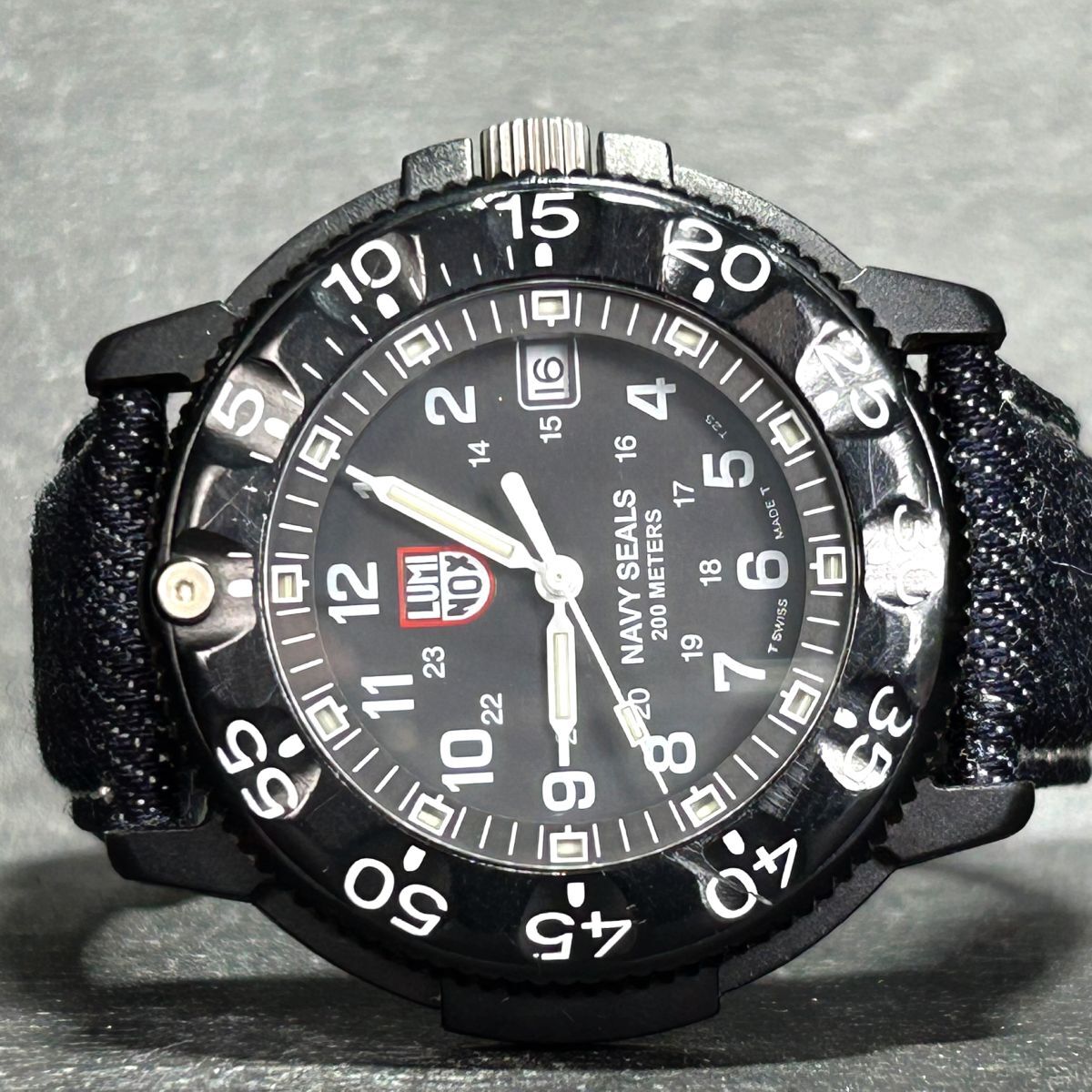LUMINOX ルミノックス 3000シリーズ Ref.3001 ネイビーシールズ 腕時計 クオーツ アナログ カレンダー 岡山デニム 200M防水 新品電池交換済の画像4