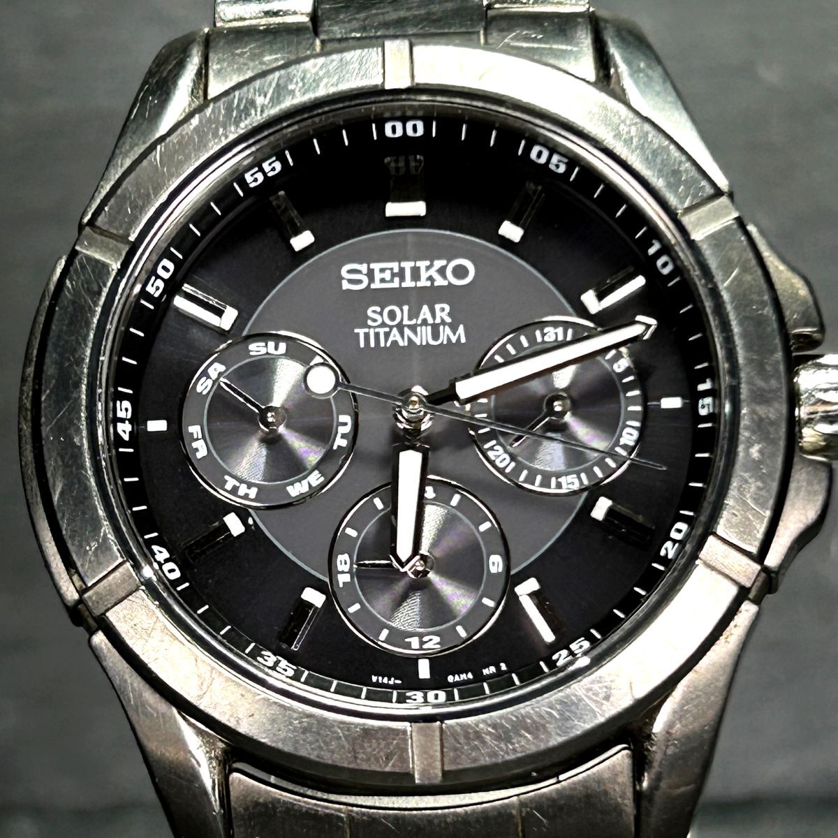 SEIKO セイコー SOLAR ソーラー V14J-0AE0 腕時計 ソーラー アナログ 3針 カレンダー チタニウム ブラック文字盤 シルバー 動作確認済みの画像3