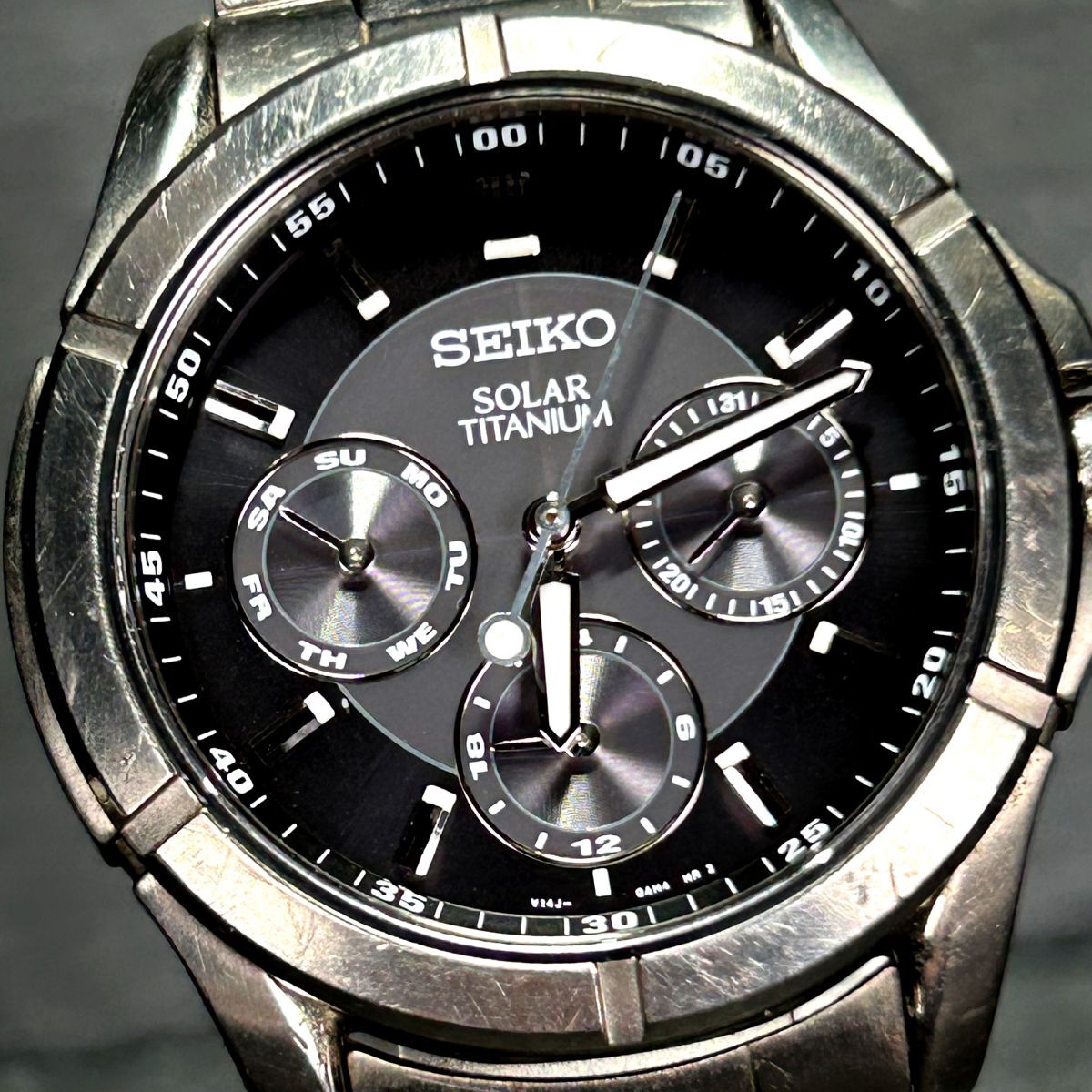SEIKO セイコー SOLAR ソーラー V14J-0AE0 腕時計 ソーラー アナログ 3針 カレンダー チタニウム ブラック文字盤 シルバー 動作確認済みの画像1
