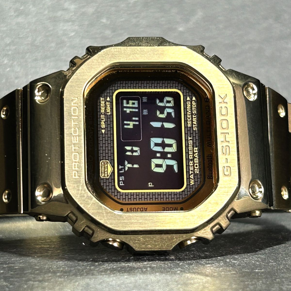 美品 CASIO G-SHOCK カシオ ジーショック GMW-B5000GD-9 腕時計 タフソーラー 電波時計 フルメタル ゴールド デジタル 多機能 動作確認済みの画像4