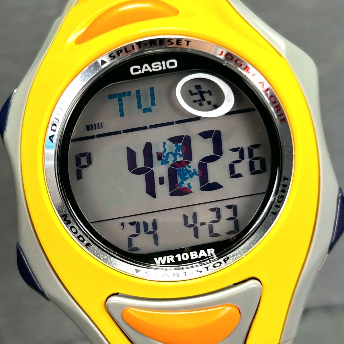 コナミスポーツクラブコラボ 美品 CASIO カシオ スポーツギア PHYS STR-111-9V 腕時計 クオーツ デジタル 多機能 イエロー 新品電池交換済の画像1