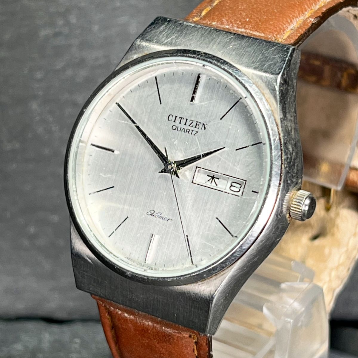 CITIZEN シチズン Homer ホーマー 2100-203941 メンズ 腕時計 アナログ クオーツ デイデイト シルバー文字盤 ブラウン レザー ステンレスの画像2