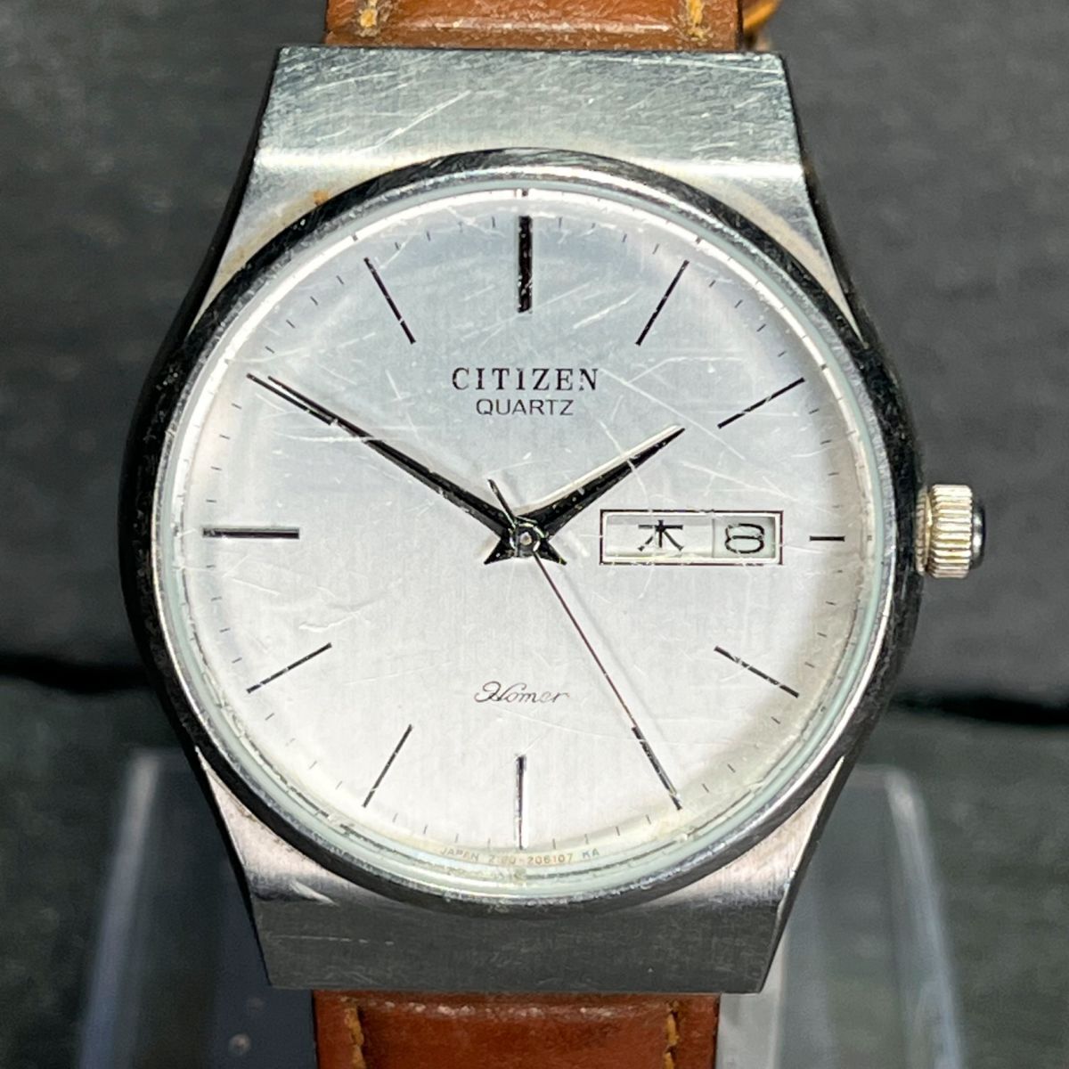 CITIZEN シチズン Homer ホーマー 2100-203941 メンズ 腕時計 アナログ クオーツ デイデイト シルバー文字盤 ブラウン レザー ステンレスの画像1