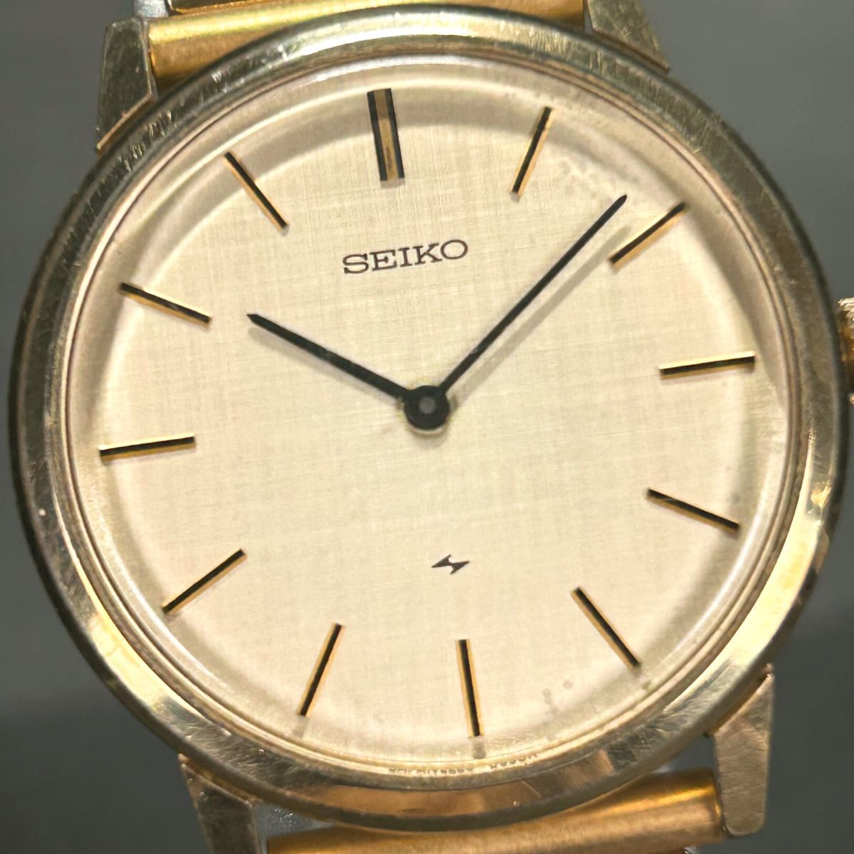 1970年代製 SEIKO セイコー 2220-0180 腕時計 機械式 手巻き アナログ 亀戸製 ゴールド文字盤 ステンレススチール メンズ 動作確認済み