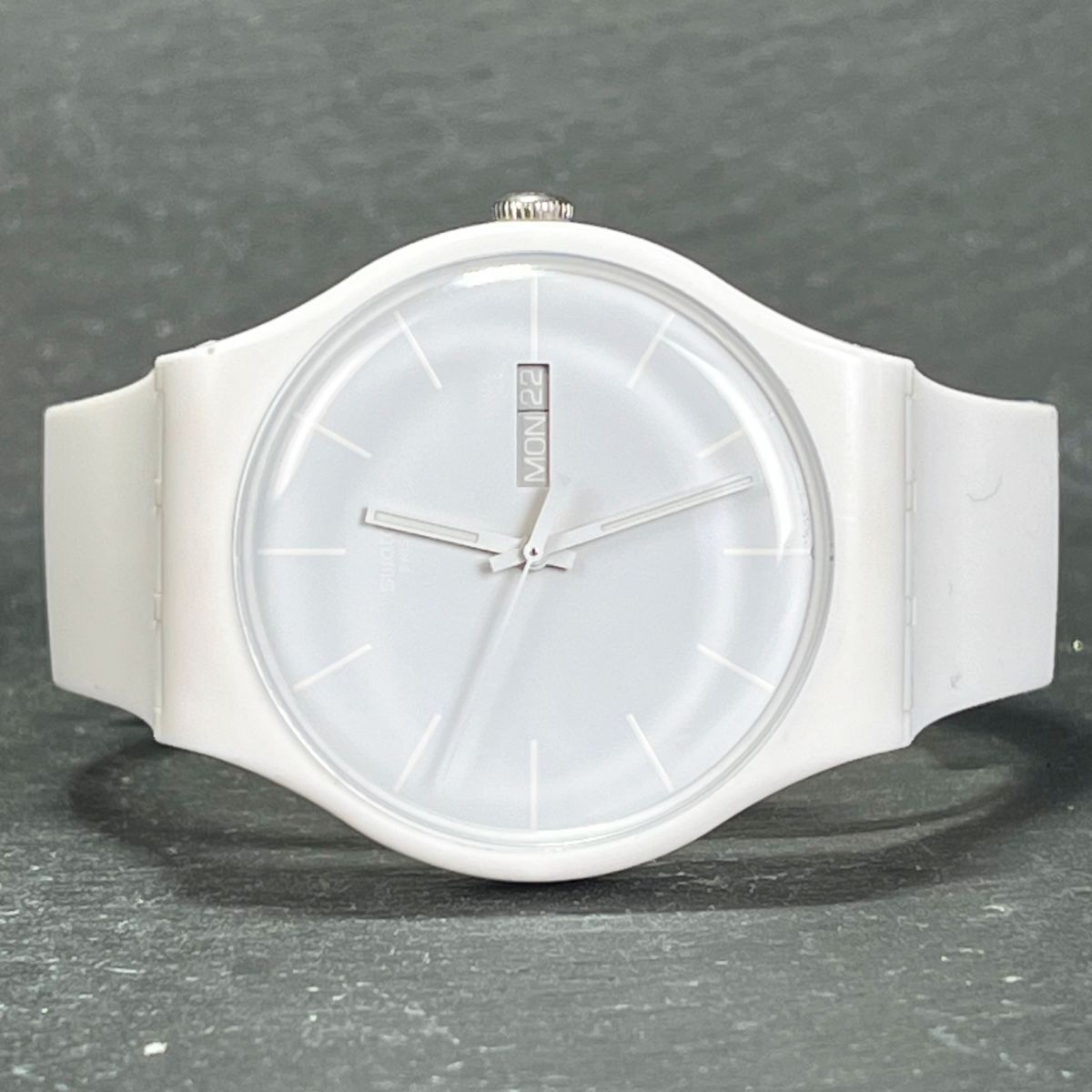 SWATCH スウォッチ ORIGINALS オリジナルズ WHITE REBEL ホワイトレーベル AG2010 SUOW701 腕時計 アナログ クオーツ デイデイト ホワイトの画像5