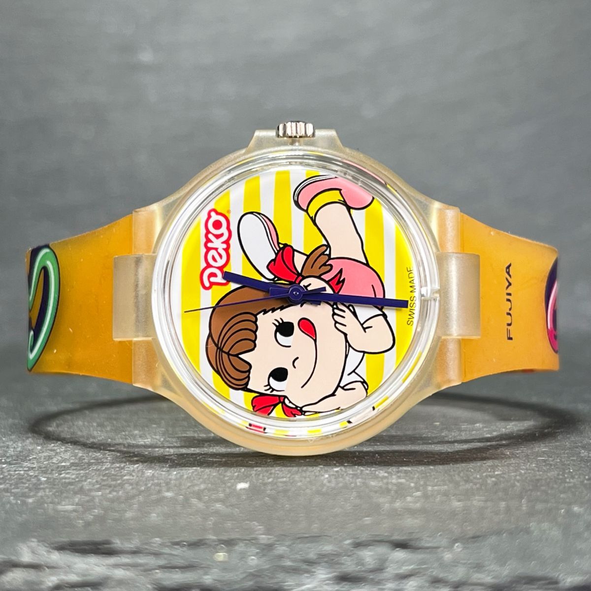 レア SWATCH スウォッチ FUJIYA 不二家 ペコちゃん 腕時計 アナログ クオーツ 3針 ラウンド 裏面スケルトン イエロー 新品電池交換済み_画像5