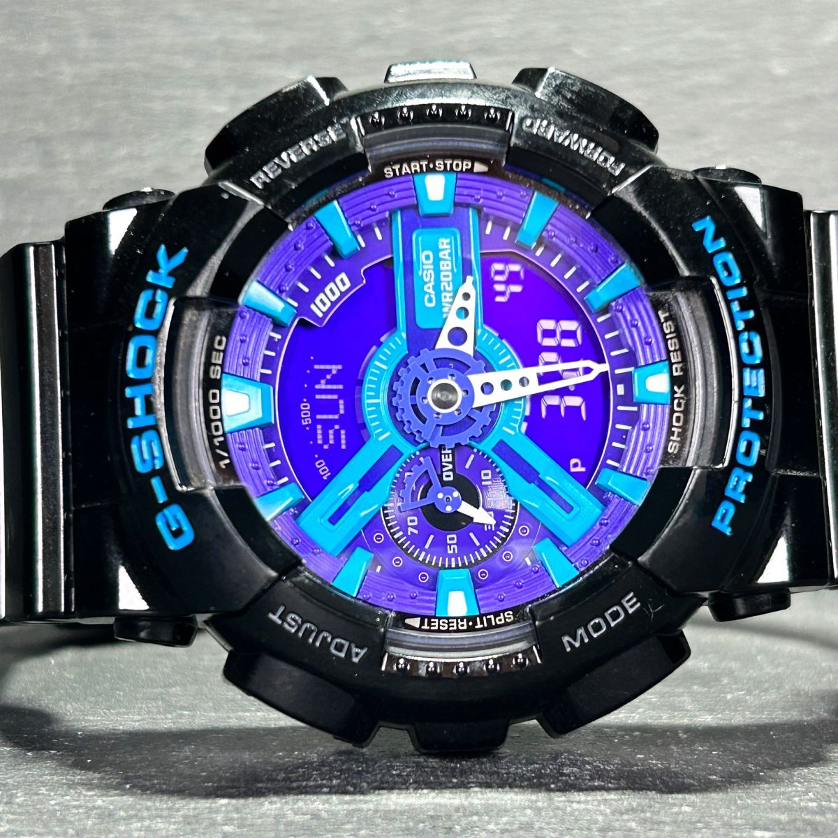 美品 CASIO カシオ G-SHOCK ジーショック ハイパーカラーズ GA-110HC-1A 腕時計 クオーツ アナデジ ブルー パープル 多機能 新品電池交換済の画像4