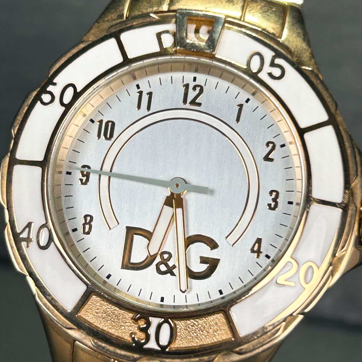 D&G ドルチェ＆ガッバーナ DW0832 腕時計 クオーツ アナログ ３針 ゴールド ホワイト文字盤 ステンレススチール 回転ベゼル 新品電池交換済_画像2