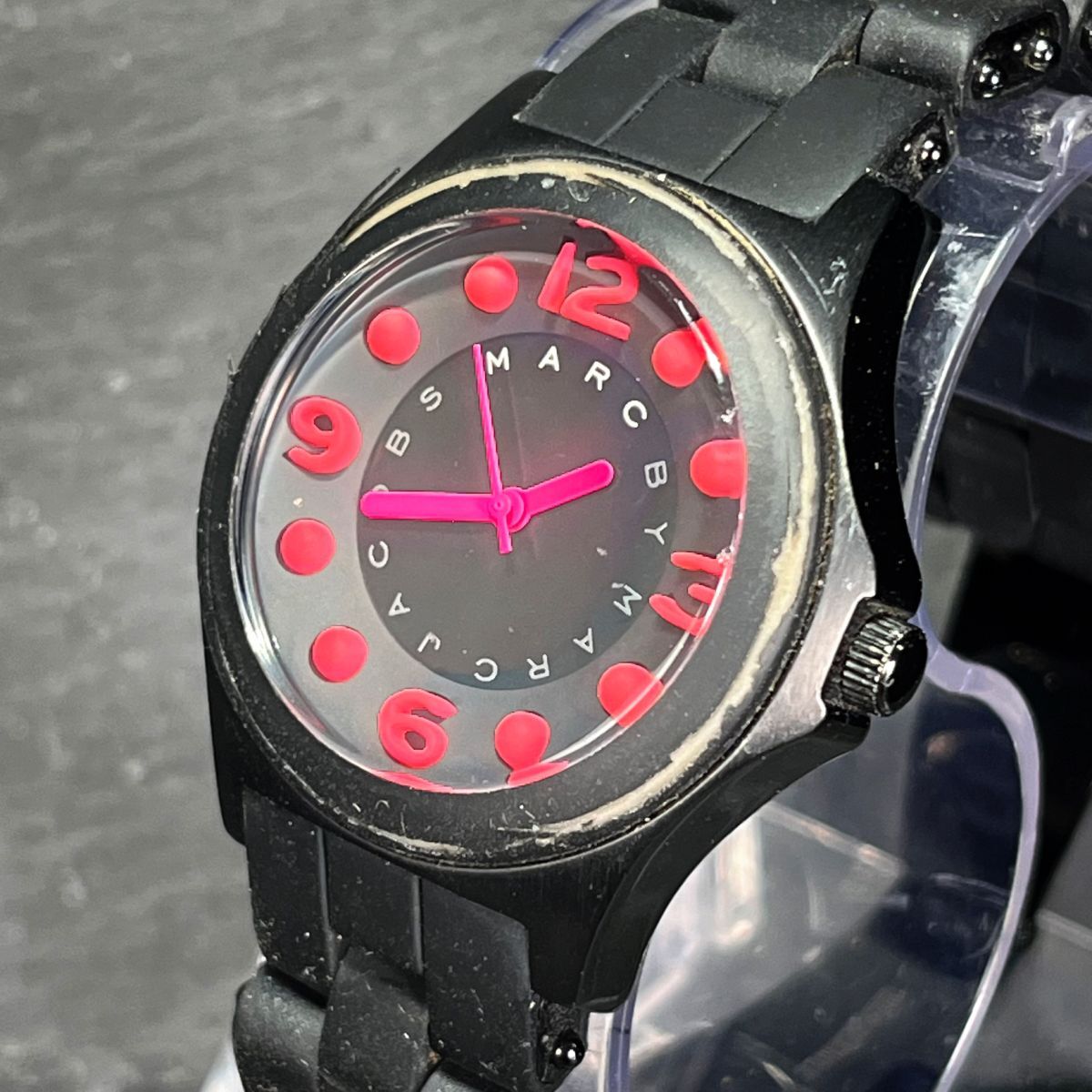 MARC BY MARC JACOBS Mark by Mark Jacobs MBM2530 wristwatch analogue quarts 3 hands round black × pink new goods battery replaced 