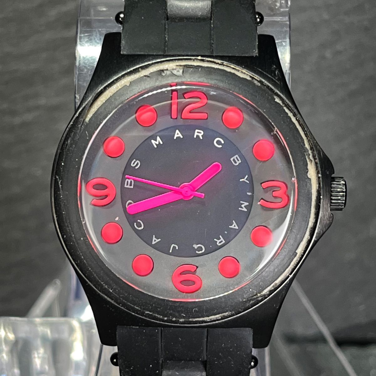 MARC BY MARC JACOBS Mark by Mark Jacobs MBM2530 wristwatch analogue quarts 3 hands round black × pink new goods battery replaced 