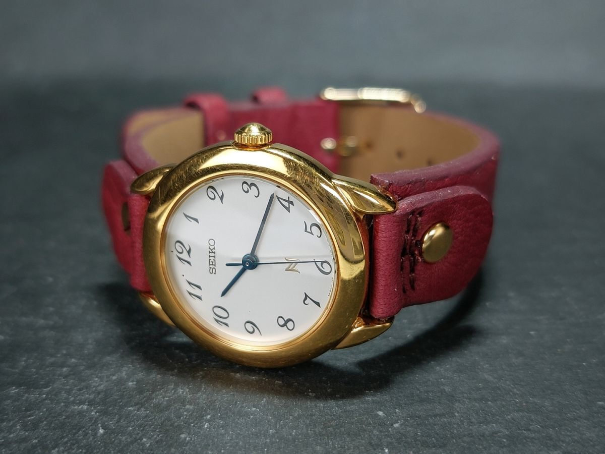 SEIKO セイコー 1F21-0050 アナログ クォーツ ヴィンテージ 腕時計 ホワイト文字盤 ゴールド レザーベルト スモールサイズ 動作確認済みの画像5