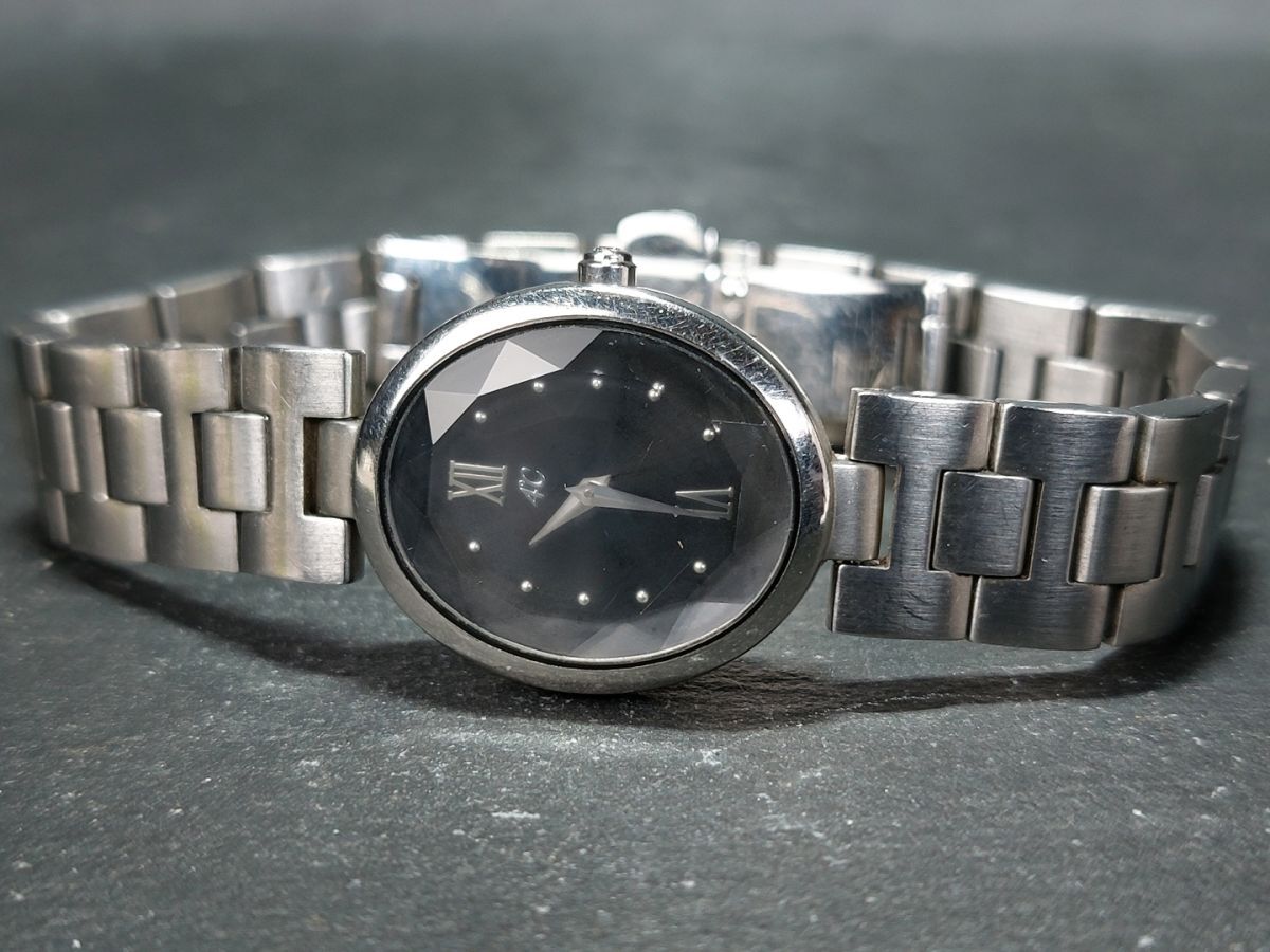 4℃ ヨンドシー アナログ クォーツ 腕時計 ブラック文字盤 メタルベルト ステンレススチール スモールサイズ 電池交換済み 動作確認済みの画像5