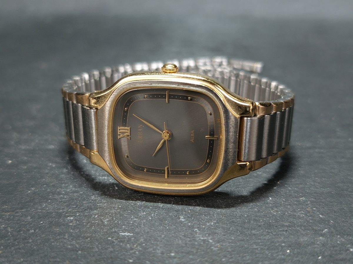SEIKO セイコー ALBA アルバ URBAN V801-5280 アナログ 腕時計 ブラック文字盤 ゴールド&シルバー メタルベルト スモールサイズ ステンレスの画像5