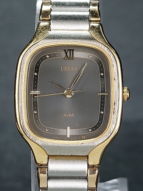 SEIKO セイコー ALBA アルバ URBAN V801-5280 アナログ 腕時計 ブラック文字盤 ゴールド&シルバー メタルベルト スモールサイズ ステンレスの画像1