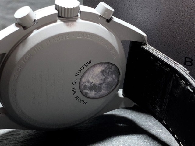 超美品 Swatch × Omega スウォッチ × オメガ SO33M100 スピードマスター ミッショントゥザムーン バイオセラミック 腕時計 高級腕時計の画像7