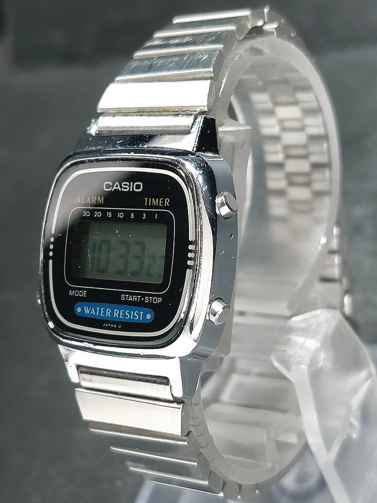 美品 CASIO カシオ クラシックスタンダード LA670WA-1A2 チプカシ デジタル 腕時計 ブラック文字盤 メタルベルト ステンレス 電池交換済みの画像3